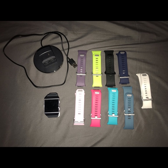 Fitbit Ionic Bundle - Picture 1 of 7